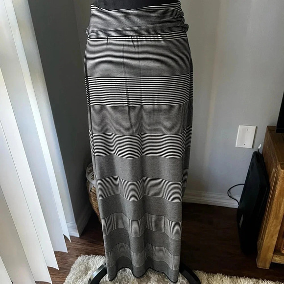 Max Studio maxi skirt - Picture 1 of 6
